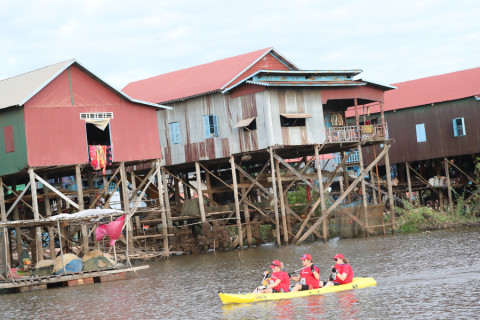 Team 330 / Raid Amazones Cambodge 2024 - J2 Canoe