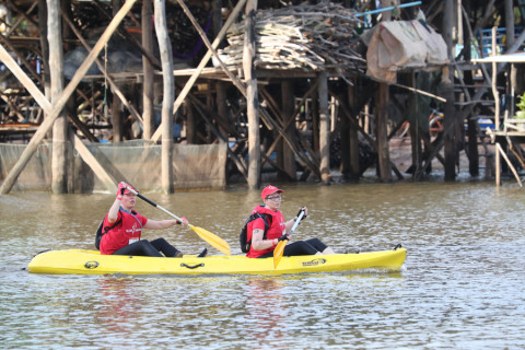 Team 25 / Raid Amazones Cambodge 2024 - J2 Canoe