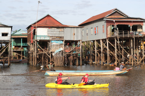 Team 25 / Raid Amazones Cambodge 2024 - J2 Canoe