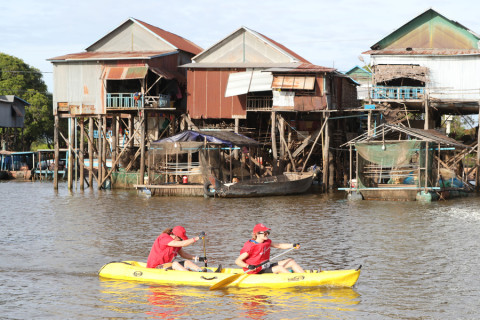 Team 40 / Raid Amazones Cambodge 2024 - J2 Canoe