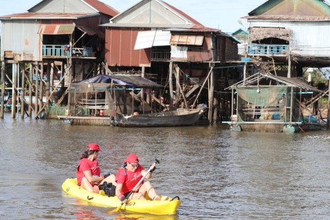 Team 56 / Raid Amazones Cambodge 2024 - J2 Canoe
