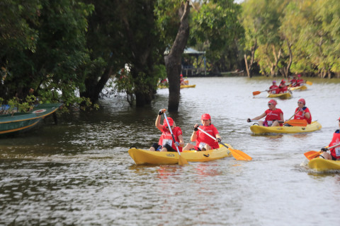 Team 35 / Raid Amazones Cambodge 2024 - J2 Canoe