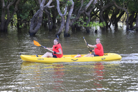 Team 70 / Raid Amazones Cambodge 2024 - J2 Canoe