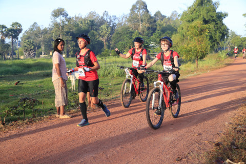 Team 325 / Raid Amazones Cambodge 2024 - J3 Run and Bike